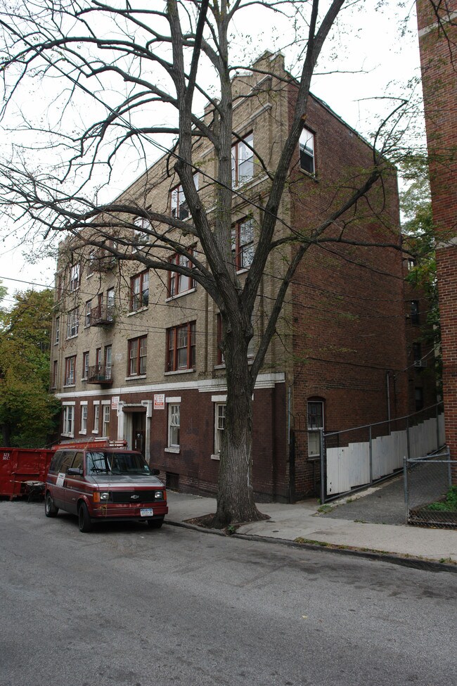 82 St Andrews Pl in Yonkers, NY - Foto de edificio - Building Photo