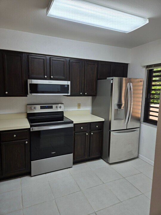 5196 Lake Village Dr in Sarasota, FL - Building Photo