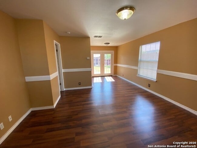 2110 Calle Estrella in San Antonio, TX - Building Photo - Building Photo