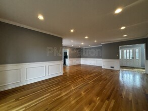 5147 E Los Flores St in Long Beach, CA - Building Photo - Building Photo