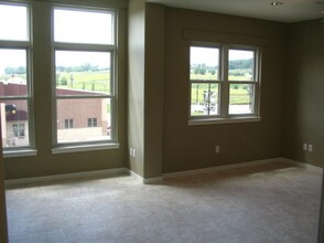 845 Quarry Rd-Unit -#310 in Coralville, IA - Building Photo - Building Photo