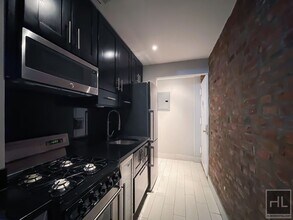 Charming Garden-Level Apartment with Priva in New York, NY - Building Photo - Building Photo