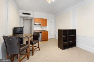 1324 Locust St in Philadelphia, PA - Building Photo - Building Photo