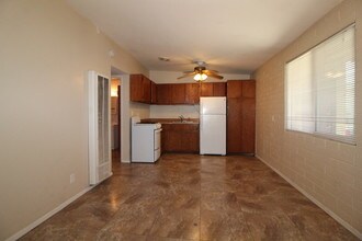 903 S Kenwood Cir-Unit -2 in Tempe, AZ - Building Photo - Building Photo