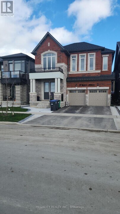 27 Galvin Ave in Caledon, ON - Building Photo