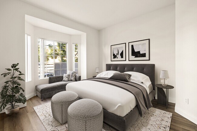 Cahuenga Heights in Los Angeles, CA - Foto de edificio - Building Photo