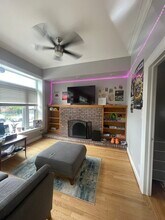 1049 W Altgeld St in Chicago, IL - Building Photo - Building Photo