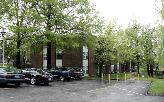 Kinswood Apartments in St. Louis, MO - Foto de edificio - Building Photo