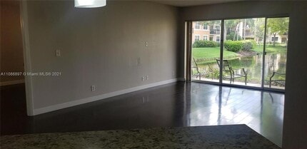 8977 Wiles Rd in Coral Springs, FL - Foto de edificio - Building Photo