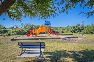 Chestnut Lake in Ypsilanti, MI - Foto de edificio - Building Photo