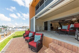 800 River Point Dr in Naples, FL - Building Photo - Building Photo