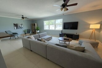 6881 SW 6th St in Pembroke Pines, FL - Building Photo - Building Photo