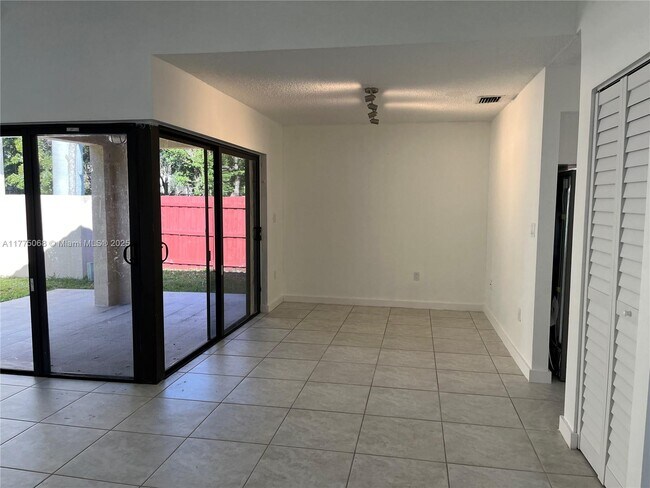 8901 SW 4th Ter in Miami, FL - Foto de edificio - Building Photo
