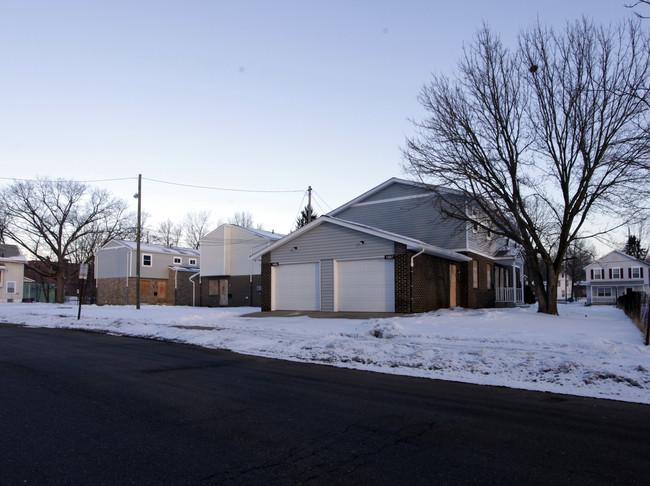 1202 9th St NE in Canton, OH - Building Photo - Building Photo