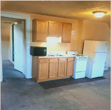 210 S 3rd St, Unit #3 in Coshocton, OH - Foto de edificio - Building Photo