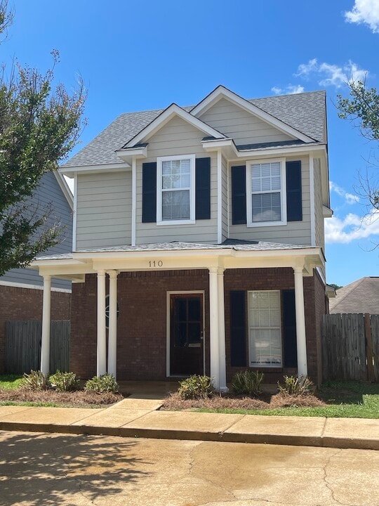 110 Greystone Blvd in Oxford, MS - Building Photo