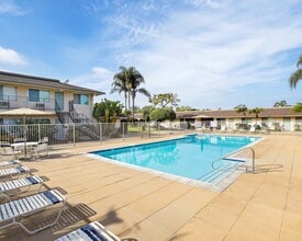 Casa Del Prado in Anaheim, CA - Foto de edificio - Building Photo