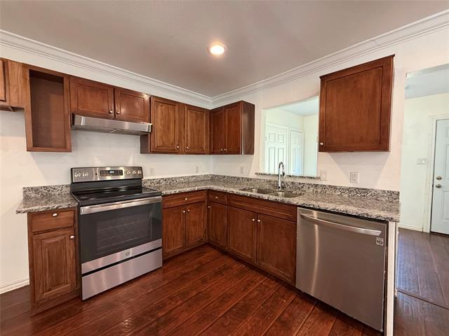 311 N MacArthur Blvd in Irving, TX - Building Photo - Building Photo