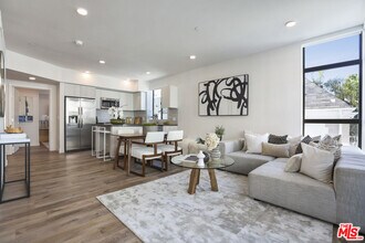 740 Ridgeley Dr in Los Angeles, CA - Building Photo - Building Photo