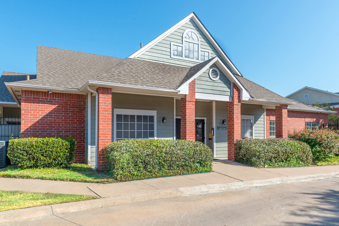 Village Oaks in Waco, TX - Building Photo