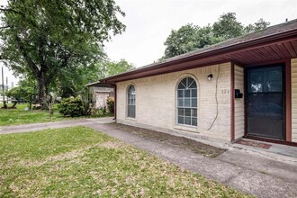 124 Eleventh St in Deer Park, TX - Building Photo - Building Photo