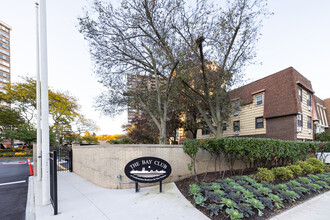 The Bay Club in Bayside, NY - Foto de edificio - Building Photo