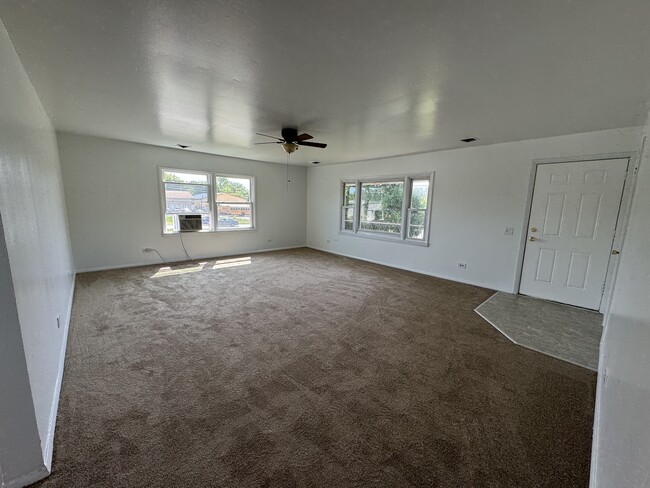 1111 US-41 in Gurnee, IL - Building Photo - Building Photo