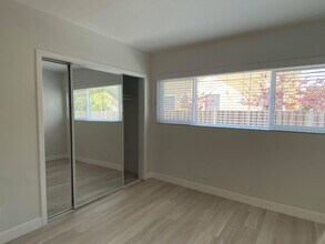 Trojan House in Los Angeles, CA - Foto de edificio - Building Photo