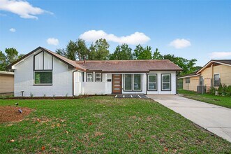 7131 Mobud Dr in Houston, TX - Building Photo - Building Photo