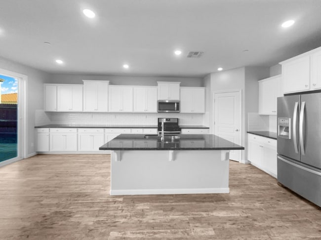 8416 Tapies Way in Elk Grove, CA - Building Photo - Building Photo