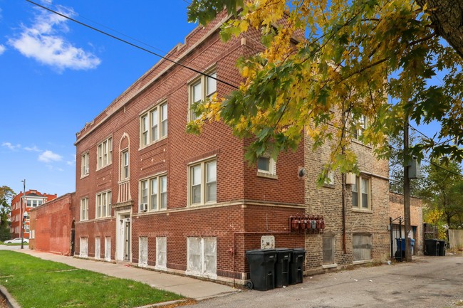 4239 W Cermak Rd in Chicago, IL - Building Photo - Building Photo