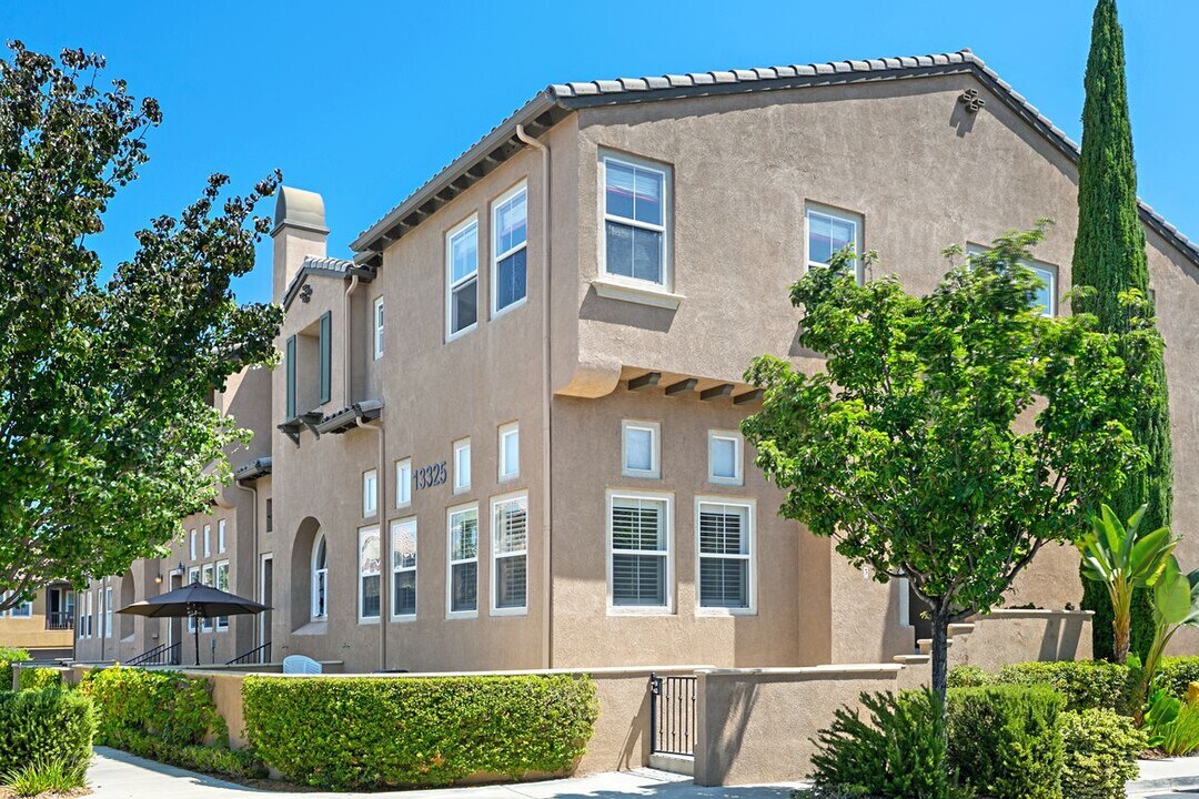 13325 Via Costanza in San Diego, CA - Building Photo