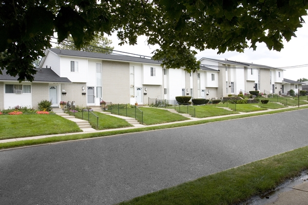 Pontiac Townhomes Cooperative in Pontiac, MI - Building Photo - Building Photo