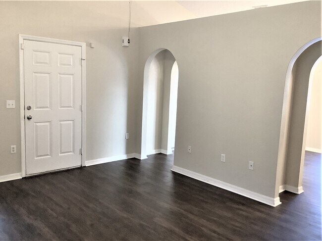 30400 Pongo Way in Wesley Chapel, FL - Foto de edificio - Building Photo