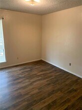 1101 Bois D'Arc St-Unit -B in Lockhart, TX - Building Photo - Building Photo