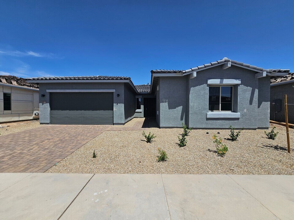 14182 W Sand Hills Rd in Surprise, AZ - Building Photo