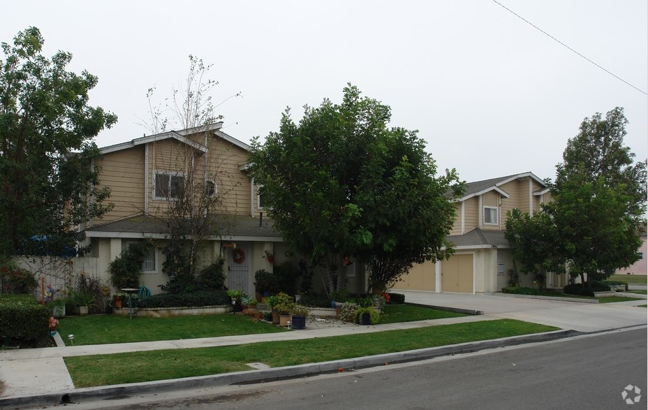 7872 12th St in Westminster, CA - Foto de edificio