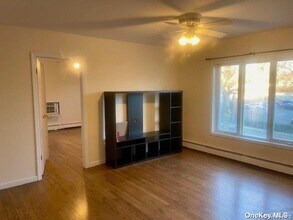 191 Birch Hill Rd in Locust Valley, NY - Foto de edificio - Building Photo