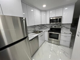 505 Gardens Dr, Unit 201 in Pompano Beach, FL - Building Photo