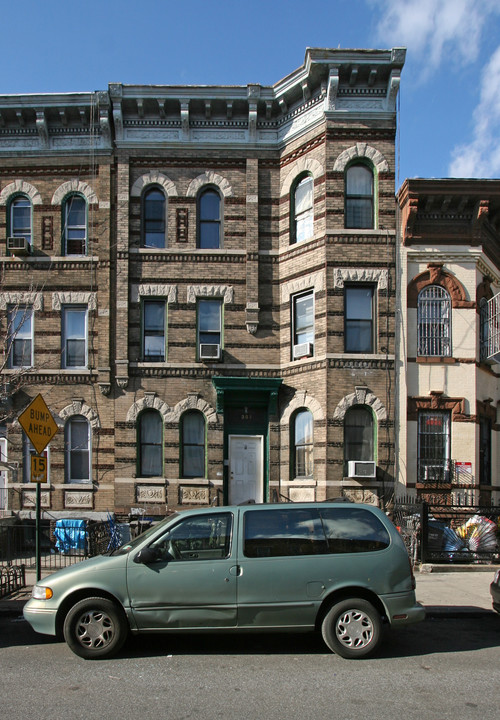 307 Grove St in Brooklyn, NY - Building Photo