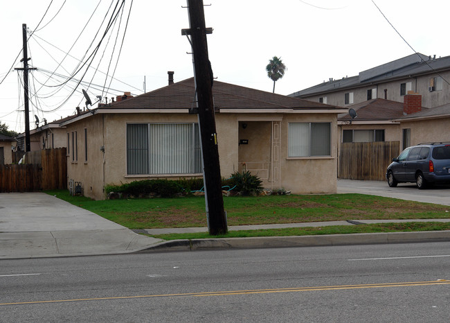 14914-14916 Inglewood Ave in Lawndale, CA - Foto de edificio - Building Photo