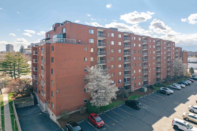 Parkway Plaza South in Medford, MA - Foto de edificio - Building Photo