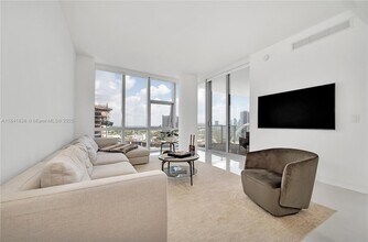 851 NE 1st Ave, Unit 1701 in Miami, FL - Building Photo - Building Photo