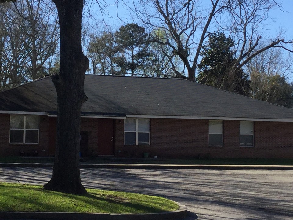 Clio Manor in Clio, AL - Building Photo