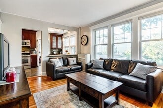 5 Vinal St, Unit 1 in Boston, MA - Foto de edificio - Building Photo