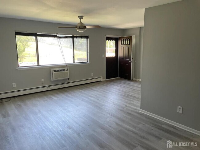 1334 Cricket Ln in Woodbridge Township, NJ - Building Photo - Building Photo