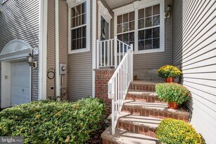 17 Stafford Dr in West Windsor Township, NJ - Building Photo