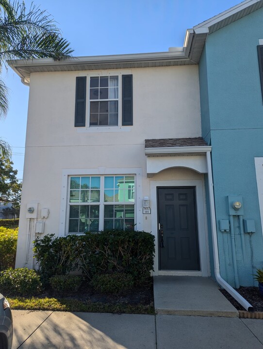 3612 Pine Oak Cir in Ft. Myers, FL - Building Photo