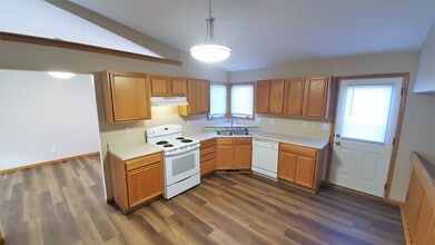 736 71st St NE in Cedar Rapids, IA - Building Photo - Building Photo