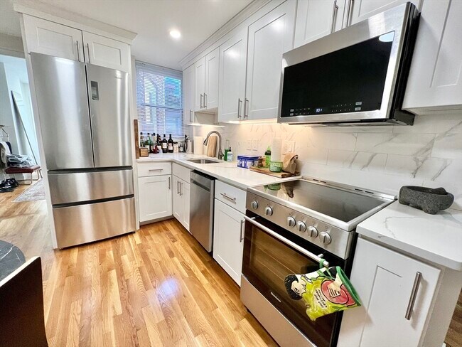 3 Garden Ct, Unit 4 in Boston, MA - Building Photo - Building Photo
